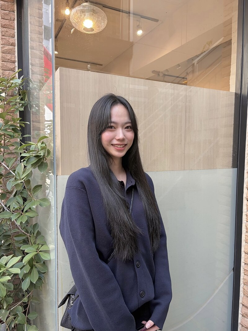 暗めオリーブグレージュ